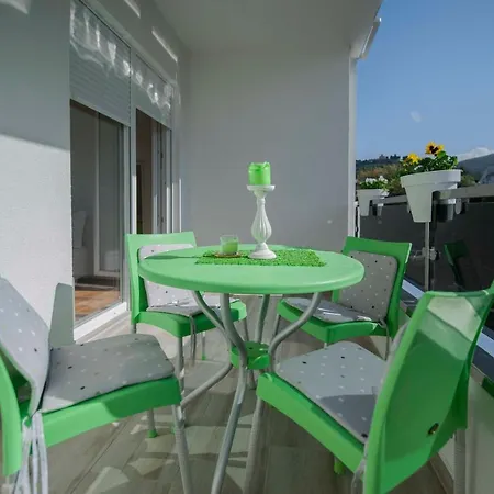 Apartman Vis 2 * تريبينيي