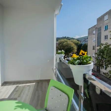 شقة Apartman Vis 2 *