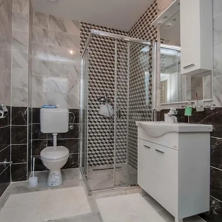 Apartman Vis 2 شقة تريبينيي